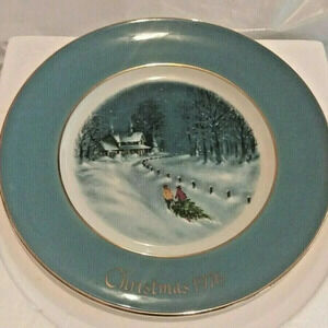NOS 1976 Avon Enoch Wedgwood Christmas Collectors